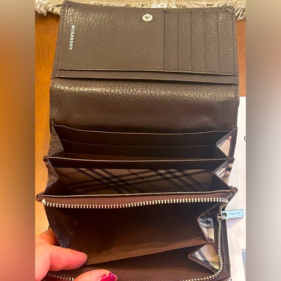 Burberry brown leather with Nova Check design compact wallet. Unisex - Picture 3 of 14